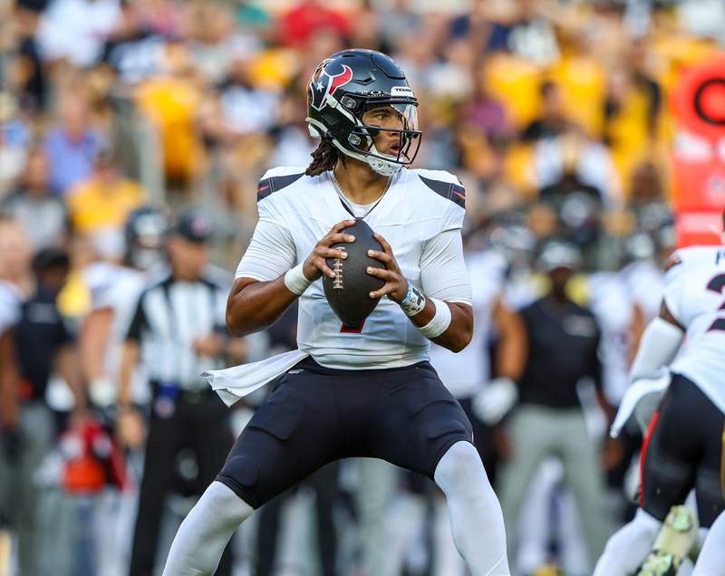 November 12, 2023, Hookstown, Pennsylvania, USA: Houston Texans quarterback CJ STROUD 7 drops back to pass during the NFL, American Football Herren, USA football game between the Pittsburgh Steelers and the Houston Texans in Pittsburgh, Pennsylvania. Hookstown USA – ZUMAg257 20231112_zsp_g257_060 Copyright: xBrentxGudenschwagerx