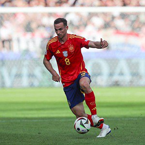 Fabián Ruiz é dos poucos que ali título europeu (Champions pelo PSG) e Mundial (pela seleção de Espanha) - foto: IMAGO)