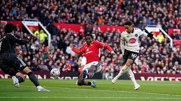 Bournemouth's Marcus Tavernier, right, shoots to score his side's second goal during the English Premier League soccer match between Manchester United and Bournemouth in Manchester, England, Sunday, Oct. 25, 2026. (AP Photo/Dave Thompson)