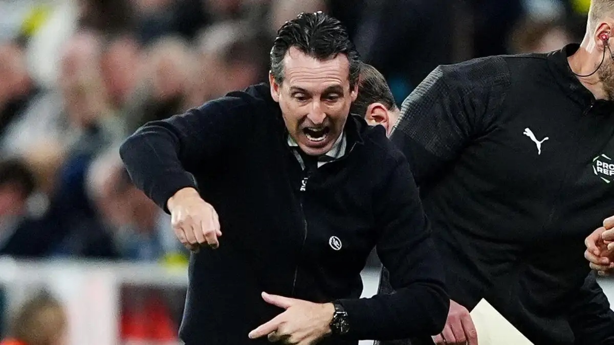 Aston Villa manager Unai Emery gives tactical instructions