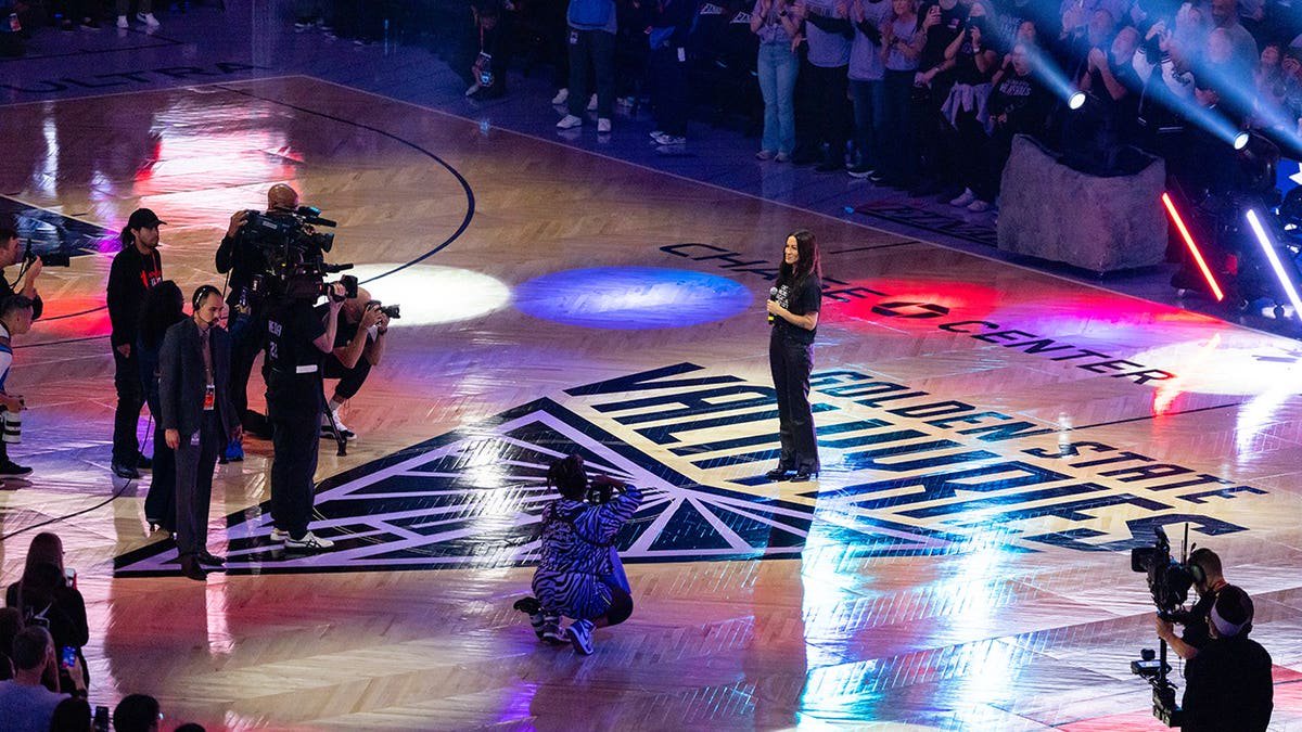 Alanis Morissette sings the national anthem at Chase Center.