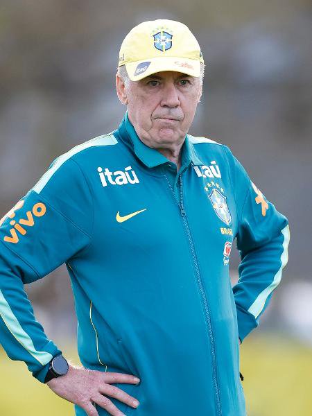 Carlo Ancelotti, técnico da seleção brasileira, durante treino na Austrália