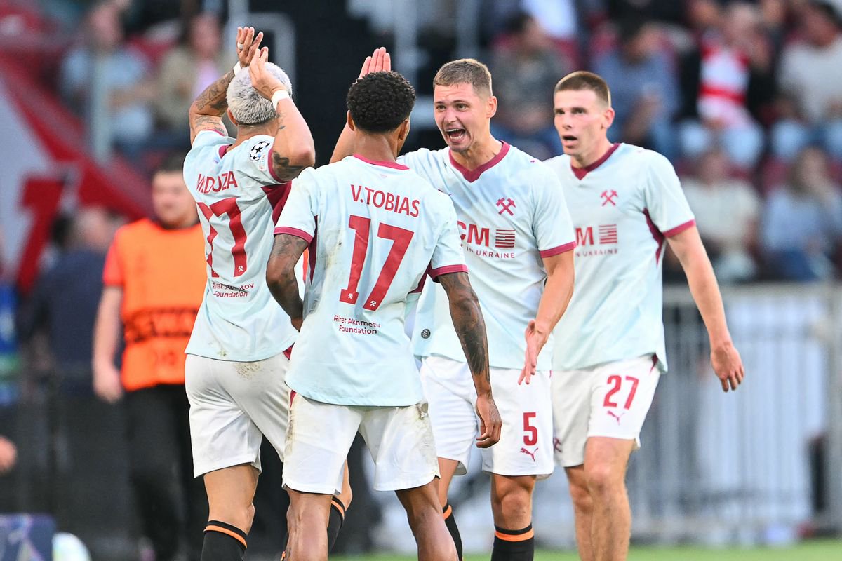 Shakhtar Donetsk celebrate scroing in the Champions League