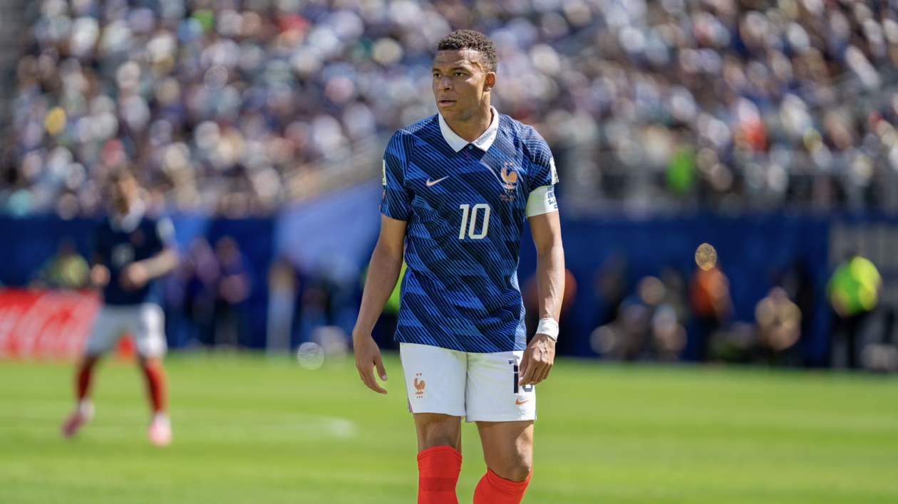 Kylian Mbappé a perdu trois contrats après une mauvaise blague sur Mao Zedong.