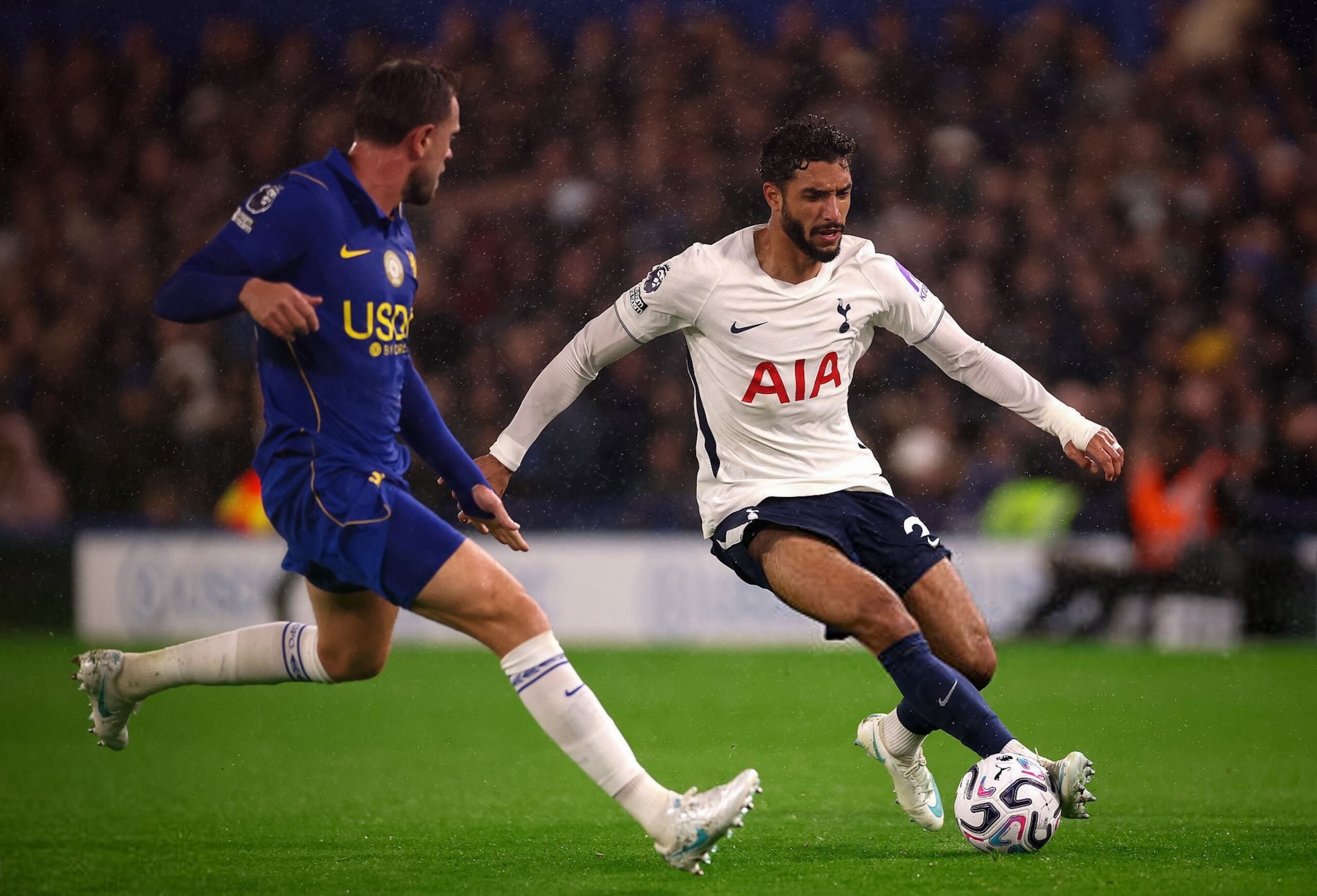 LONDON, ENGLAND - OCTOBER 24: Omar Marmoush of Tottenham Hotspur runs with the ball during the Premier League 2026/27 match between Chelsea FC and Tottenham Hotspur at Stamford Bridge on October 24, 2026 in London, England. (Photo by Ryan Pierse/Getty Images)