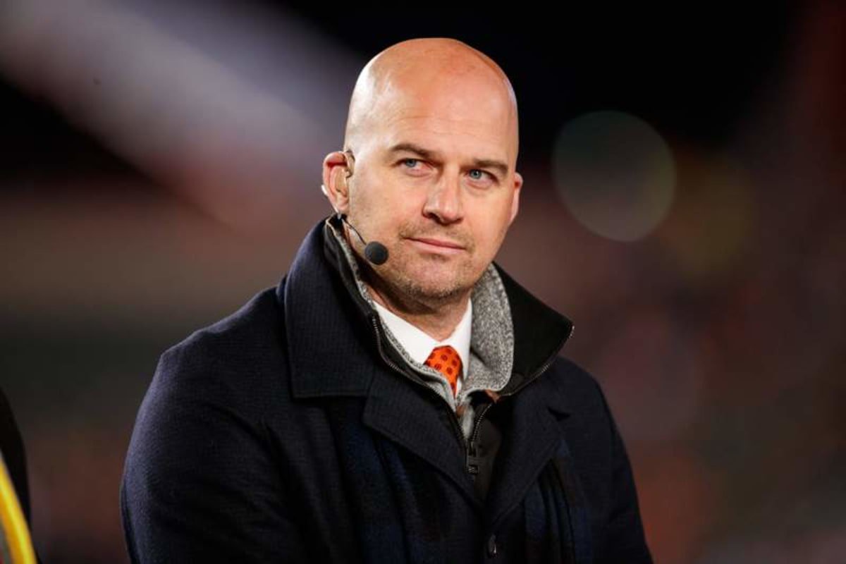 NFL, American Football Herren, USA Football 2017: Steelers vs Bengals DEC 4 December 4th, 2017: Monday Night Football host Matt Hasselbeck looks on before a game between the Pittsburgh Steelers and the Cincinnati Bengals at Paul Brown Stadium in Cincinnati, OH. Adam Lacy/CSM Cincinnati Ohio USA EDITORIAL USE ONLY Copyright: xx ZUMA-20171204_zaf_c04_140.jpg AdamxLacyx csmphototwo346781 ©IMAGO/Newscom World