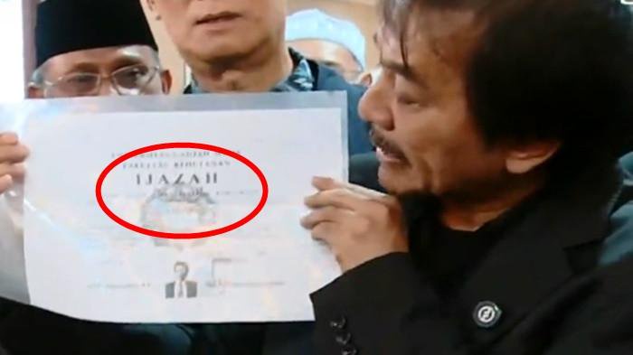 SALINAN IJAZAH - Tangkapan layar YouTube Kompas Tv. Penampakan Salinan Ijazah Jokowi dari KPU, Roy Suryo Ungkap Hasil Penelitian