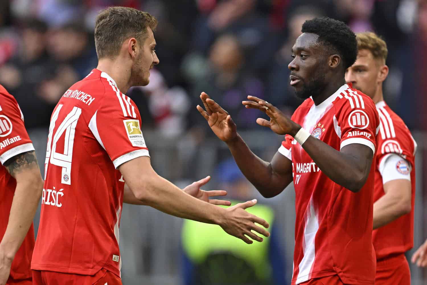 Alphonso Davies, Josip Stanisic