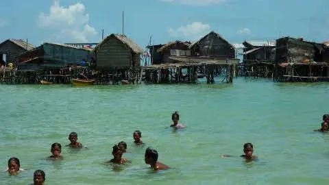 Meet Bajau People Spend Most Their Lives Underwater, Here They Survive