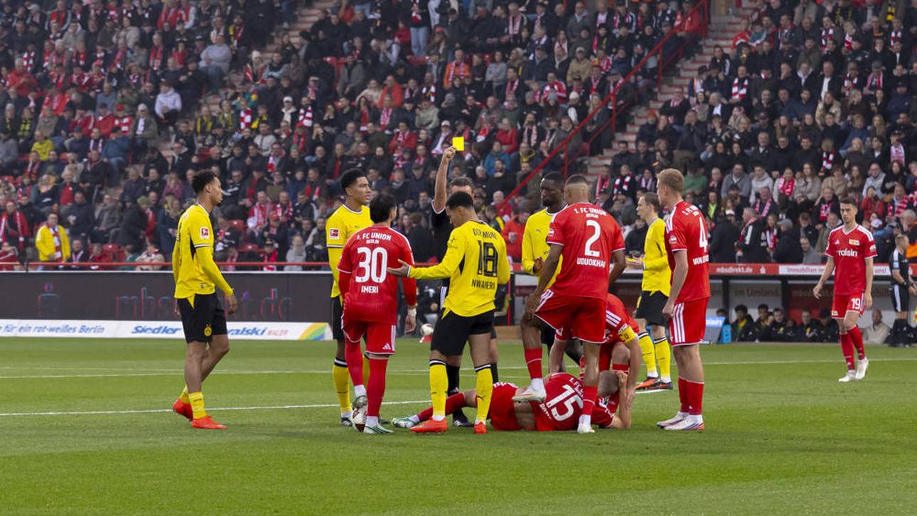 Schiedsrichter Daniel Schlager stand im Duell zwischen Union Berlin und dem BVB früh im Mittelpunkt