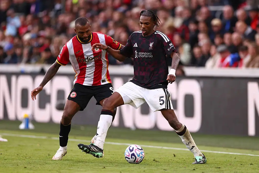 Jeremy Jacquet of Liverpool under pressure from Igor Thiago of Brentford during the Premier League 2026/27 match between Brentford and Liverpool FC at Gtech Community Stadium on October 17, 2026 in Brentford, England