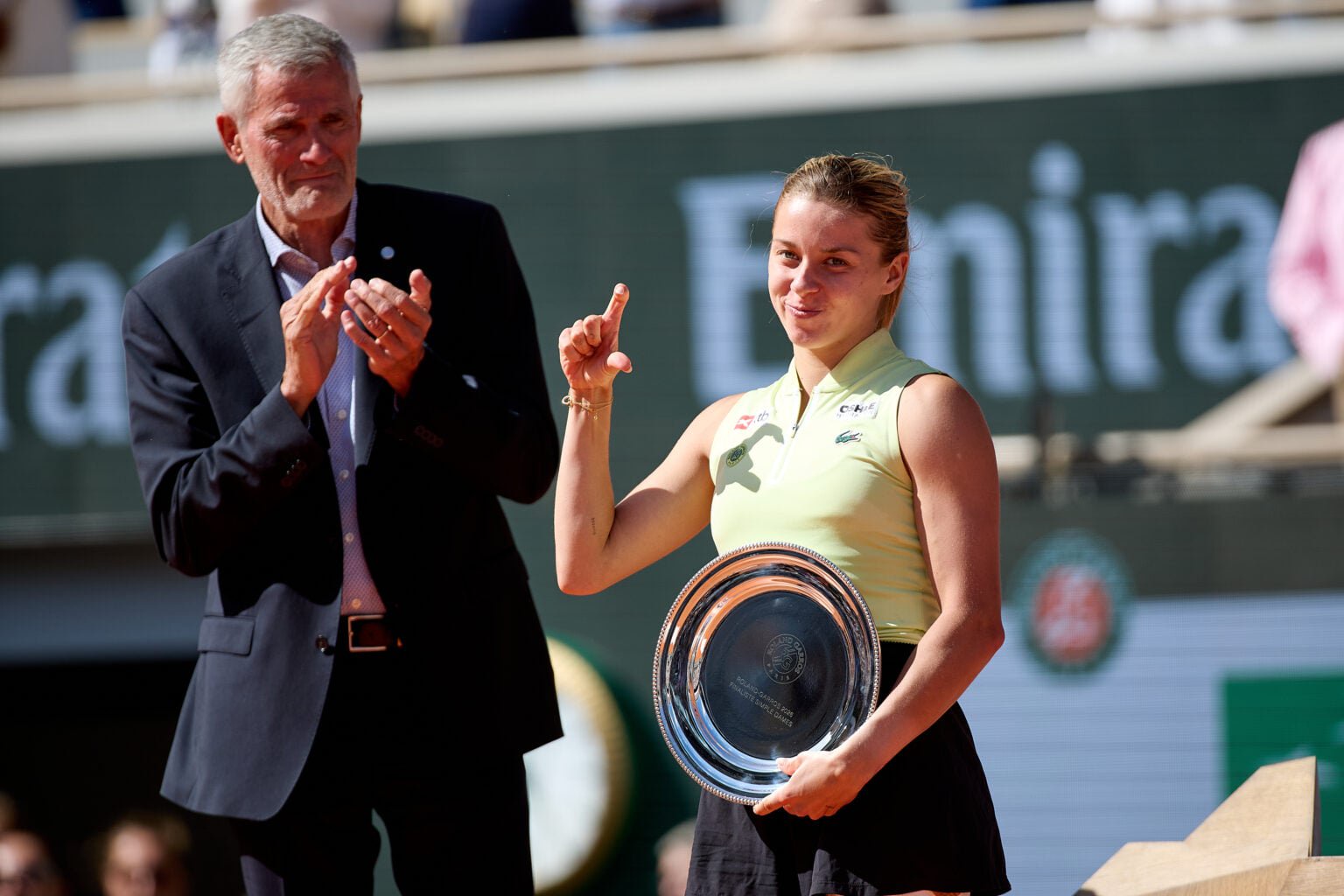 Maja Chwalinska poses with the runner-up trophy at Roland Garros.