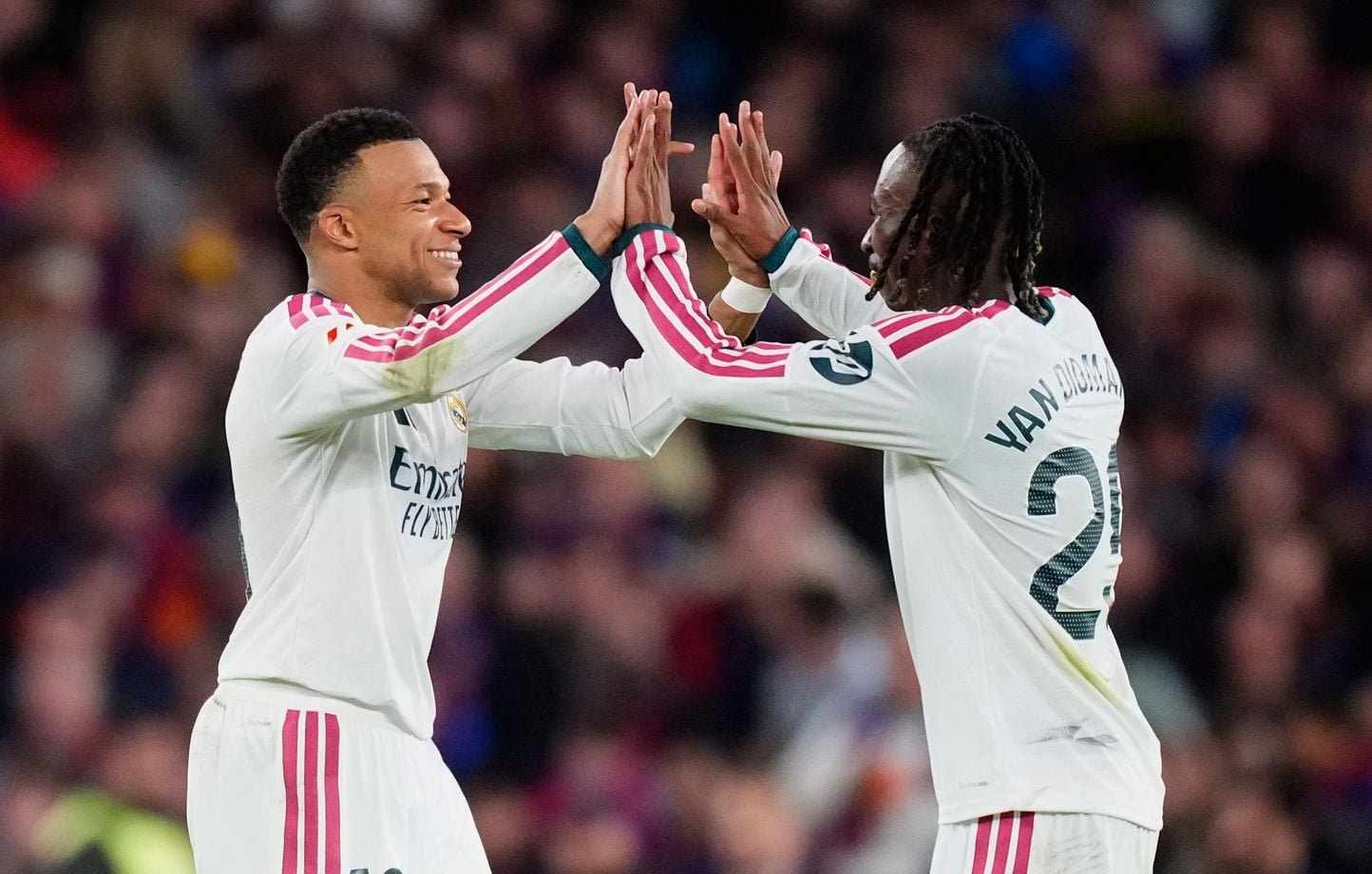 Real Madrid Defeat Barcelona 2-1 in El Clasico