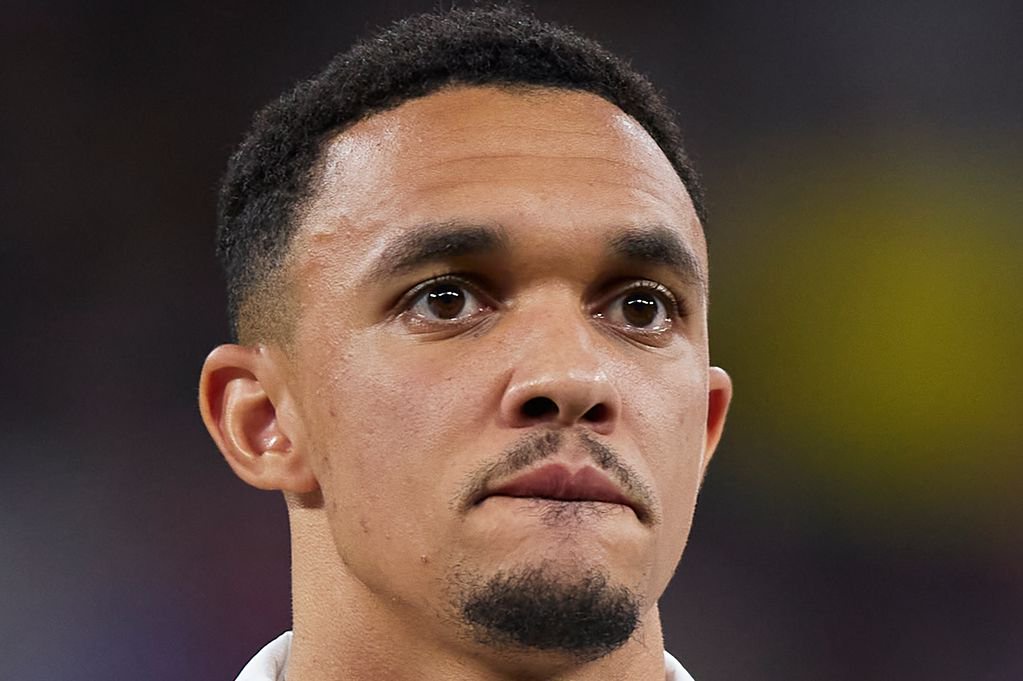 Trent Alexander-Arnold looks on before Real Madrid vs Villarreal