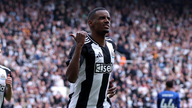 Carragher felt that the situation with Isak at Newcastle seemed 'messy' (Newcastle United - X)