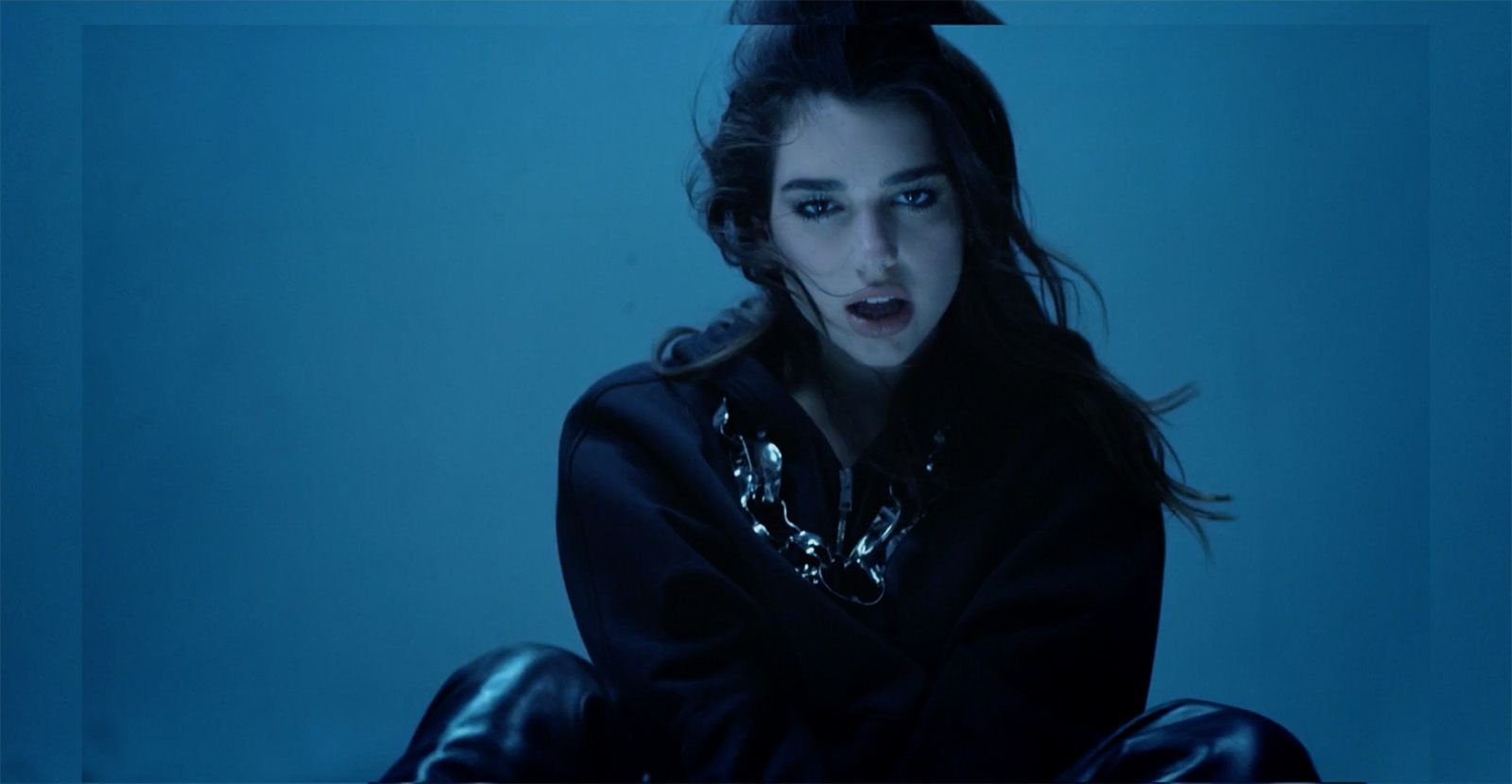 10 Fakta Karier Dua Lipa, dari Club Hostess Hingga Penyanyi Terkaya