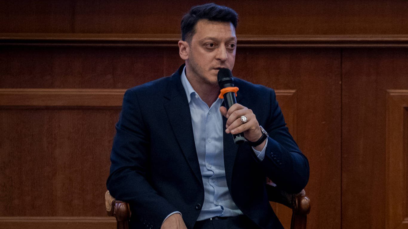 Mesut Özil (Archivbild): Der langjährige deutsche Nationalspieler hatte seine Karriere im Jahr 2023 beendet.