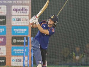 India Eye Improved Show from Top Order