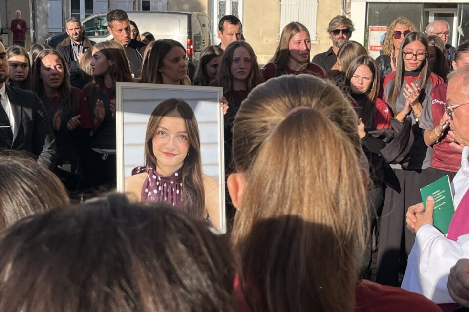 Cléa, 17 ans, a perdu la vie à la suite d'un match de rugby à Marmande. Elle a été honorée ce mercredi 28 octobre en l'église Notre-Dame.