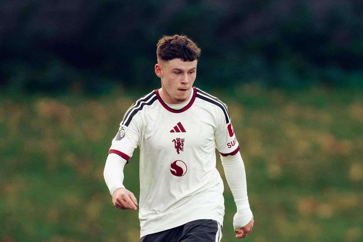 Kai Rooney dribbles