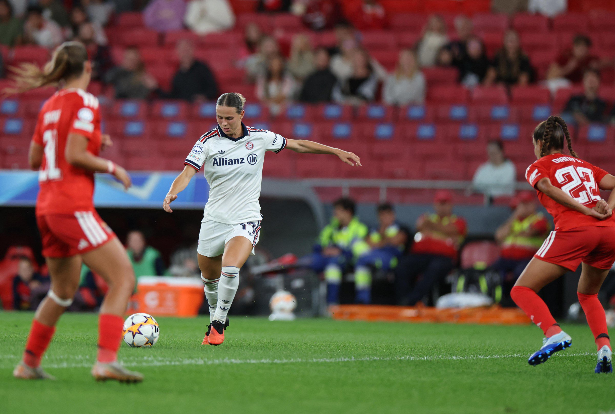FBL-EUR-C1-WOMEN-BENFICA-BAYERN