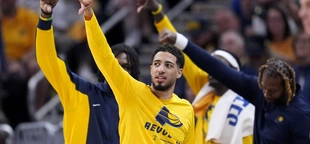 Haliburton, Pacers take advantage of short-handed Knicks to even series with 121-89 rout in Game 4