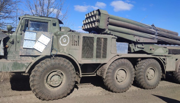 Ukrainian defenders destroy enemy vehicles, take trophy near Pryluky