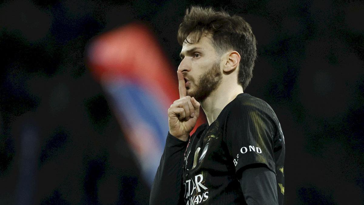 PSG Faces Barcelona as Kvaratskhelia Struggles to Find Form