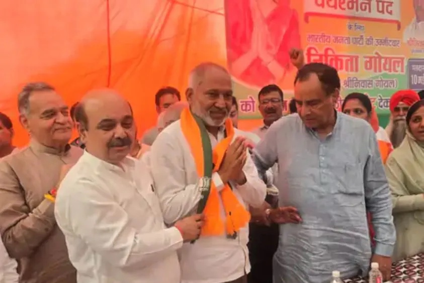  हरियाणा कांग्रेस को झटका! भूपेंद्र हुड्डा के करीबी रहे लक्ष्मण नापा की बीजेपी में 'घर वापसी'