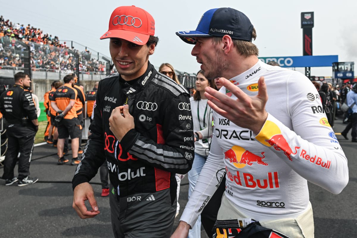 Bortoleto and Verstappen before the start at Suzuka — Photo: © IMAGO