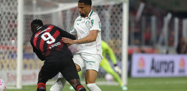 Palmeiras vence Athletico-PR por 2 a 0 e assume liderança do Brasileirão