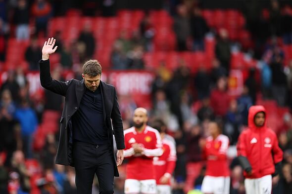 Michael Carrick waves to the fans 