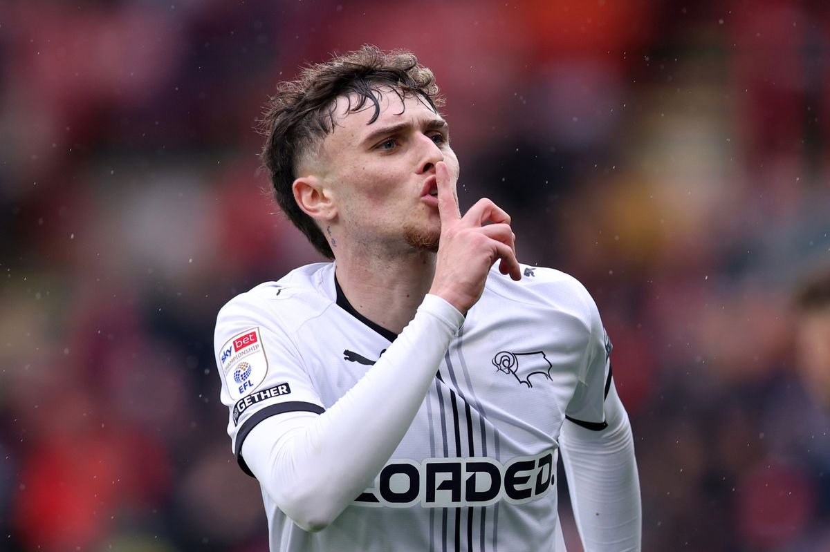  Bobby Clark of Derby County celebrates