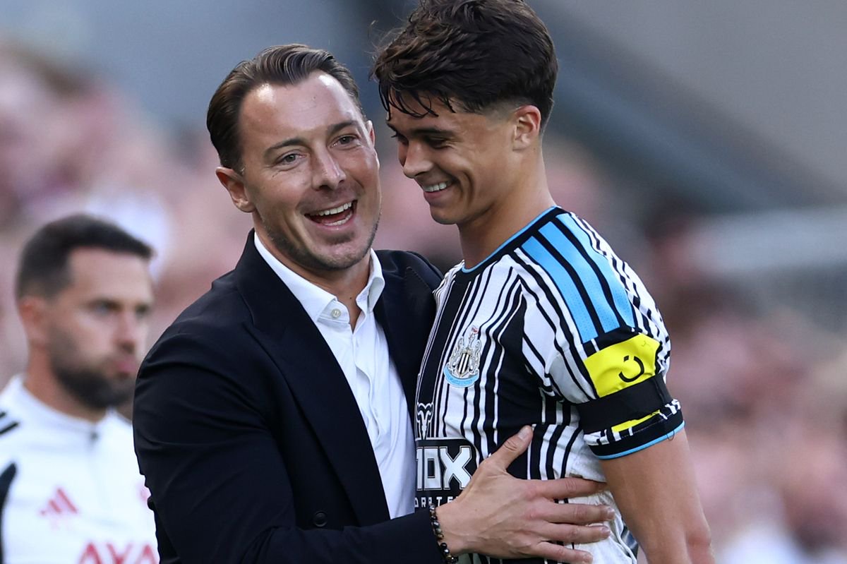 Matthias Jaissle congratulates Lewis Miley