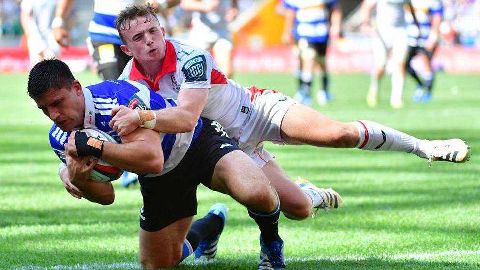 Paul de Villiers crosses for Stormers go-ahead score just before half-time