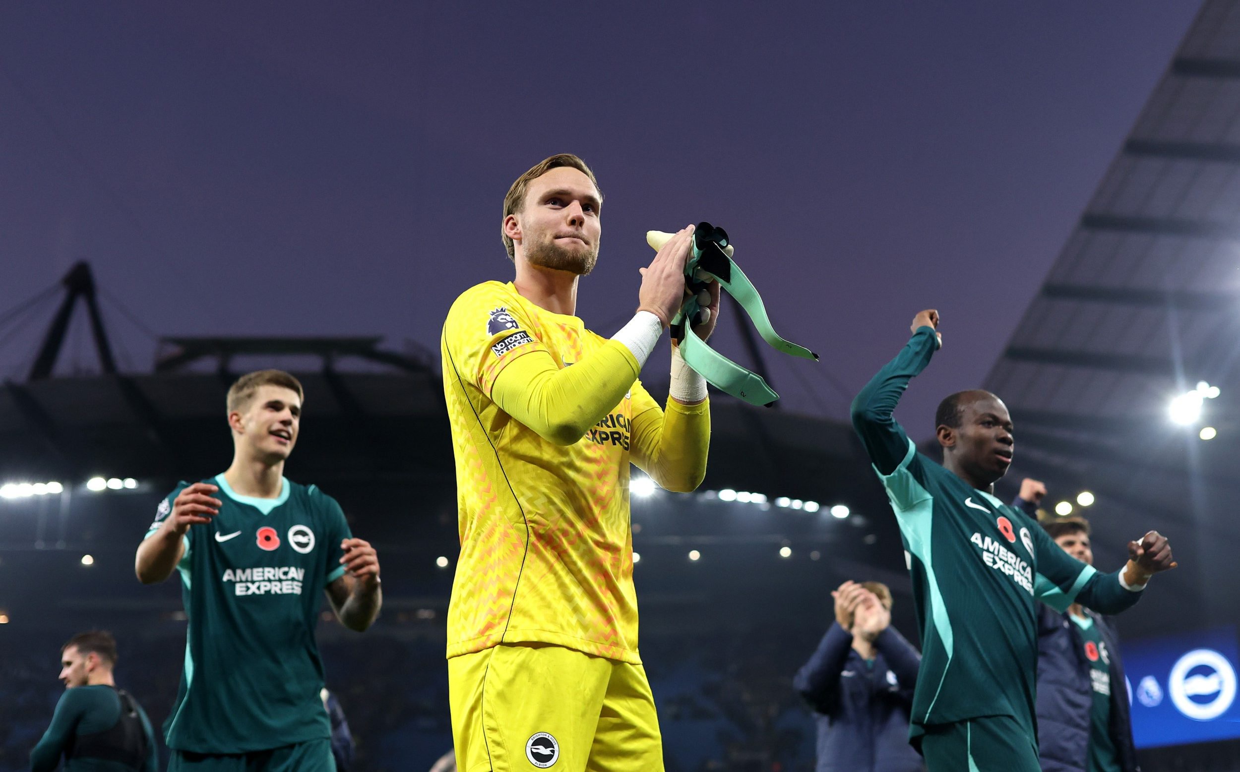 MANCHESTER, ENGLAND - OCTOBER 31: Bart Verbruggen of Brighton & Hove Albion celebrates with teammates after the Premier League 2026/27 match between Manchester City and Brighton & Hove Albion at Etihad Stadium on October 31, 2026 in Manchester, England.