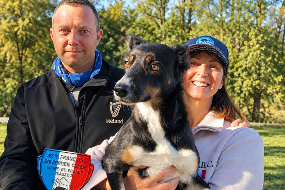 Dans son aventure Marie et accompagnée de sa chienne Sonic et de son mari Pierre qui coache le duo.