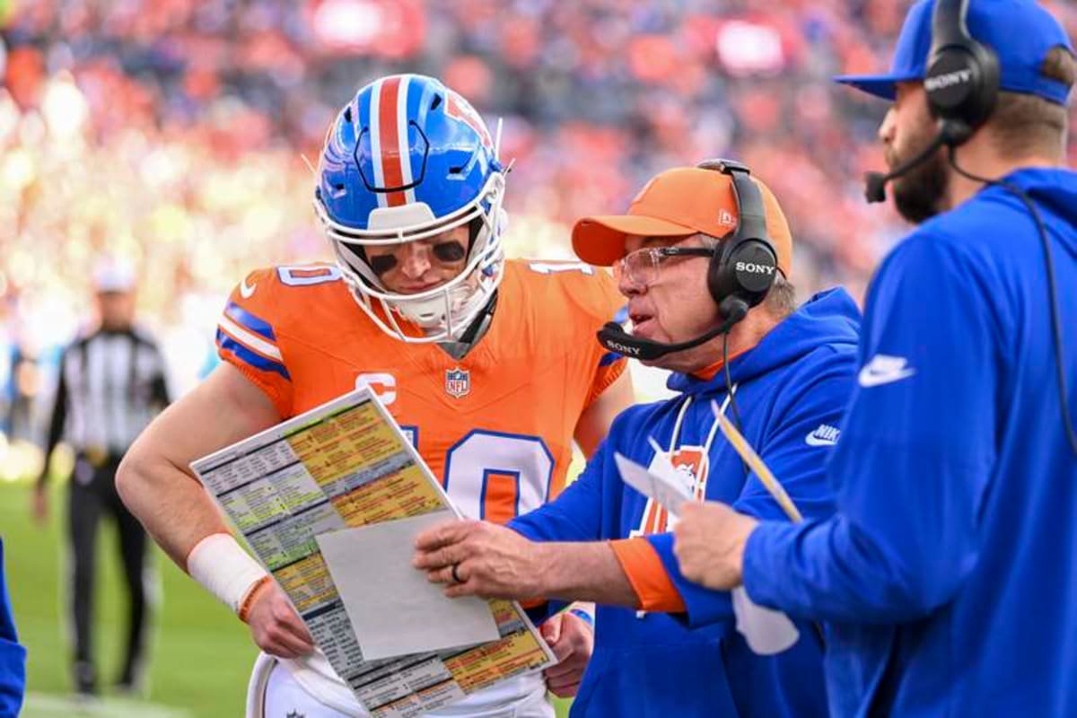 DENVER, CO – JANUARY 04: Denver Head Coach, Sean Payton and Bo Nix 10 of the Denver Broncos, discuss a play during a game between the Los Angeles Chargers and the Denver Broncos at Empower Field at Mile High in Denver, CO on January 04, 2026. Photo by Kevin Langley/Icon Sportswire NFL, American Football Herren, USA JAN 04 Chargers at Broncos EDITORIAL USE ONLY Icon202601011 ©IMAGO/Icon Sportswire