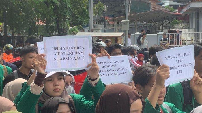 BREAKING NEWS: Mahasiswa Demo di DPRD Sumbar Terkait 100 Hari Kinerja Prabowo dan Gibran Rakabuming