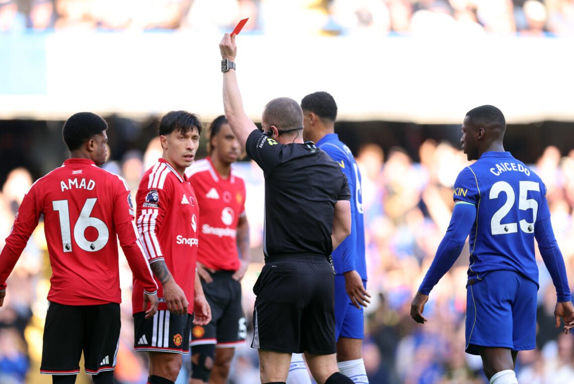 Lisandro Martinez sent off against Chelsea