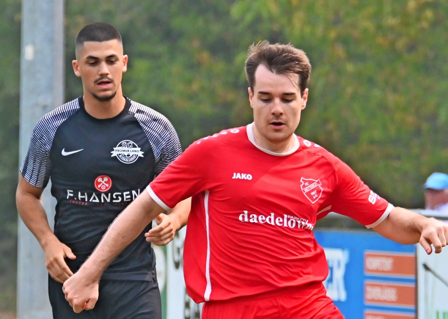 Auf und davon: Philipp Mattes (vorne) und der FC Metterich eilen von Sieg zu Sieg. Der Lohn ist die souveräne Tabellenführung in der B12.  