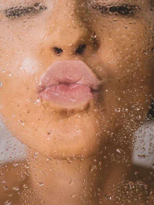 7 Diseases You Can Get By Kissing- In Pics