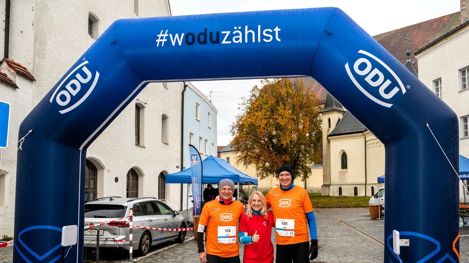Mit Robert Klemisch (links) und Henner Spelsberg (rechts) gingen beide ODU-Geschäftsführer selbst an den Start. Auch Claudia Hungerhuber (Bürgermeisterin Mühldorf) feuerte die Teilnehmer kräftig an.