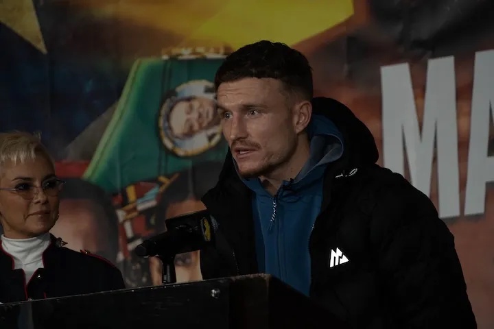 Dalton Smith speaks at a press conference on January 8, 2026, ahead of his challenge of junior welterweight titleholder Subriel Matias.