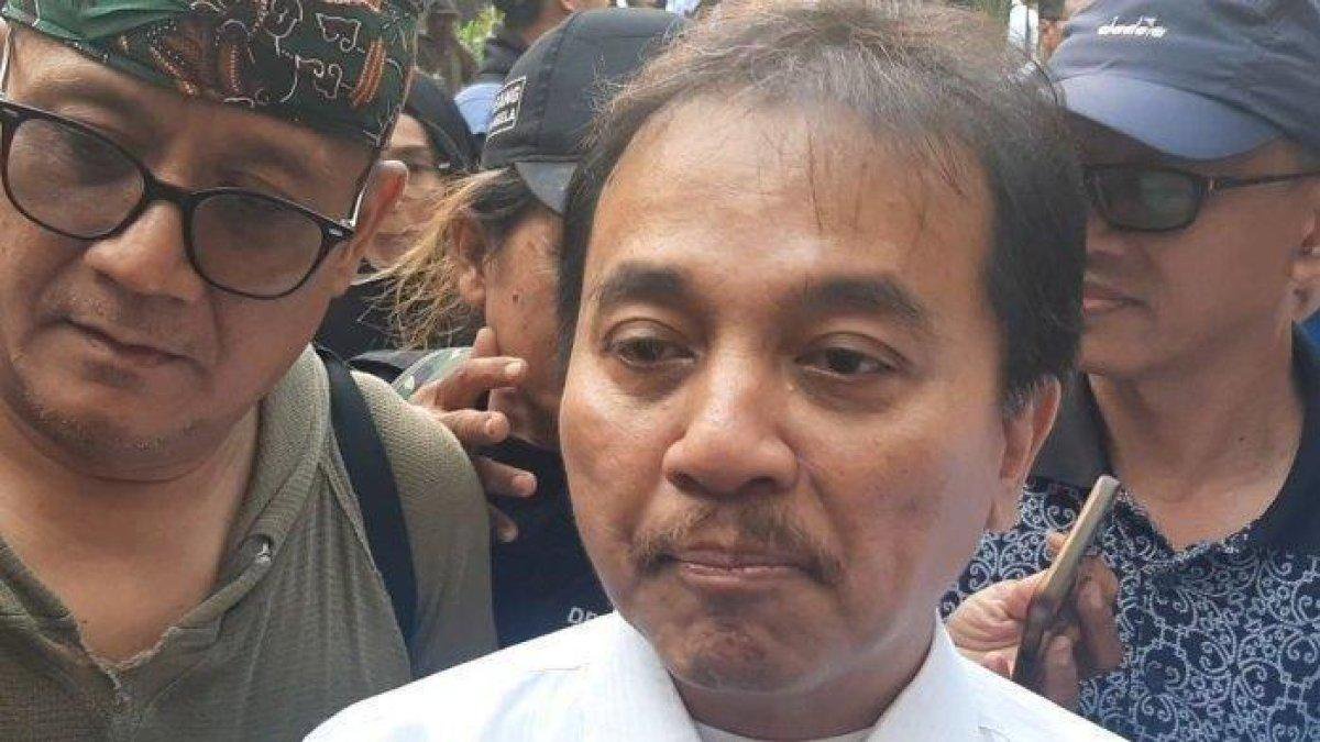 POLEMIK IJAZAH JOKOWI - Roy Suryo 