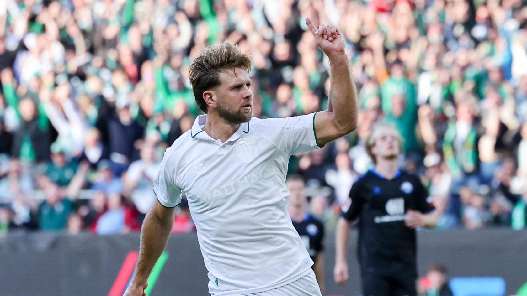 Niclas Füllkrug jubelt für Bremen gegen Paderborn