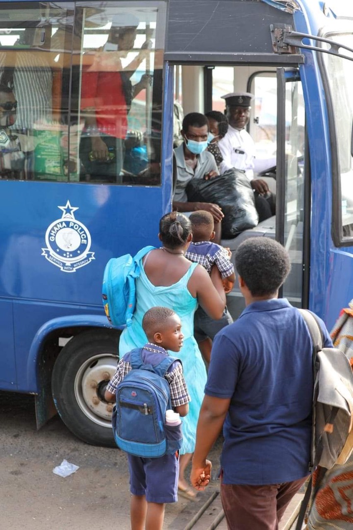 Photos: Ghanaians praise IGP Dampare for providing transport to stranded passengers amidst strike. 60