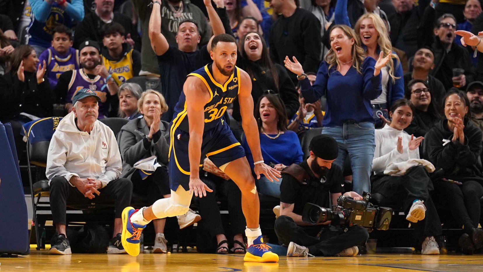 Steph Curry's Circus Shot Went Viral In Warriors-Lakers Game
