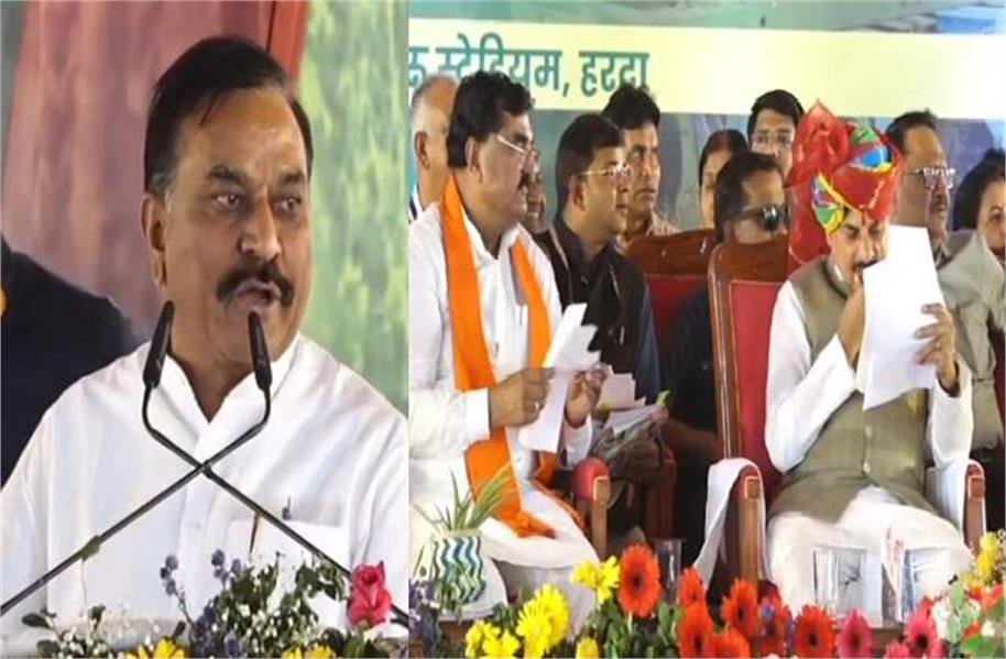 mla snatches microphone after collector tries to stop him on stage