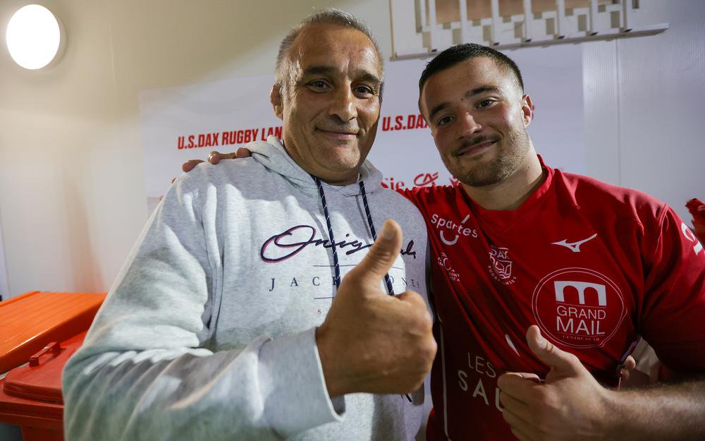 À l’issue de la rencontre, Paul Laperne a savouré son essai inscrit en toute fin de match avec son père, David, ancien international français.